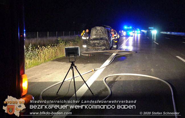 20200816 Fahrzeug in Vollbrand auf der A2 zwischen Traiskirchen und Knoten Guntramsdorf Foto: © Stefan Schneider