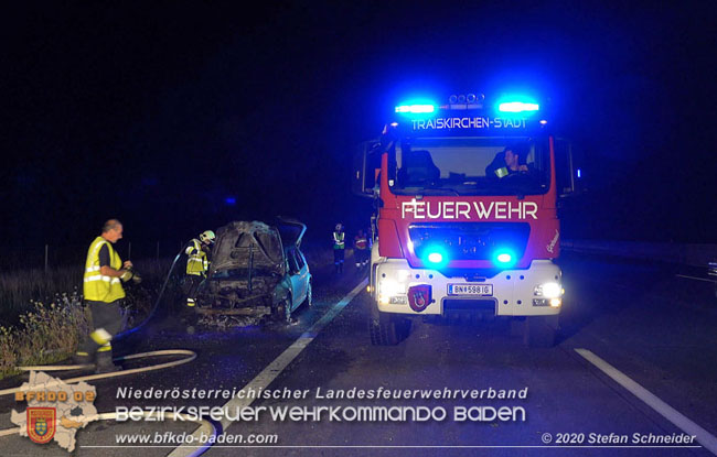 20200816 Fahrzeug in Vollbrand auf der A2 zwischen Traiskirchen und Knoten Guntramsdorf Foto: © Stefan Schneider