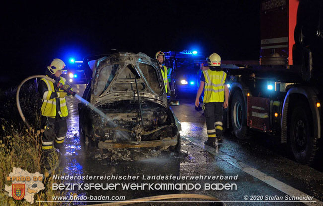 20200816 Fahrzeug in Vollbrand auf der A2 zwischen Traiskirchen und Knoten Guntramsdorf Foto: © Stefan Schneider
