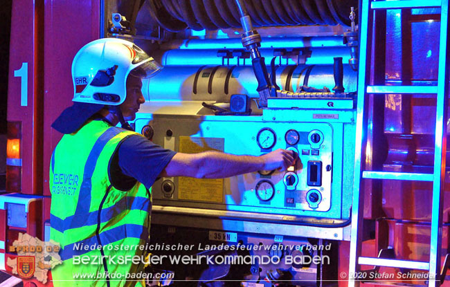 20200816 Fahrzeug in Vollbrand auf der A2 zwischen Traiskirchen und Knoten Guntramsdorf Foto: © Stefan Schneider