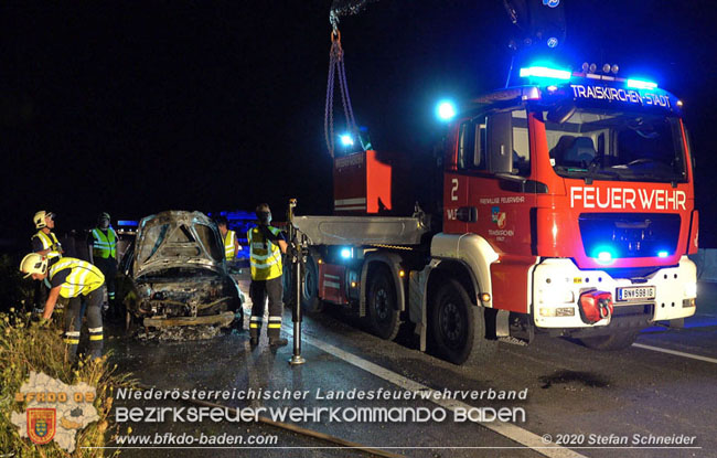 20200816 Fahrzeug in Vollbrand auf der A2 zwischen Traiskirchen und Knoten Guntramsdorf Foto: © Stefan Schneider