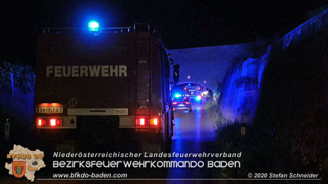 20200820 Kleintransporter prallt gegen Wasserleitungsunterführung in Pfaffstätten  Foto: © Stefan Schneider