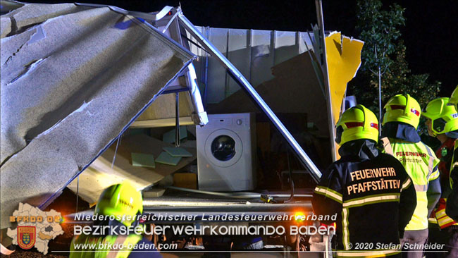 20200820 Kleintransporter prallt gegen Wasserleitungsunterführung in Pfaffstätten  Foto: © Stefan Schneider