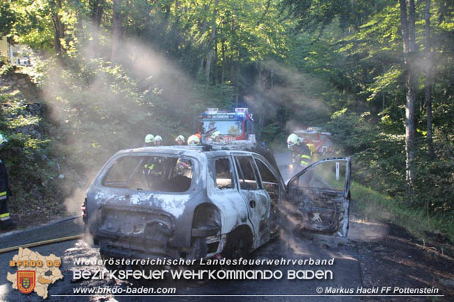 20200826 Fahrzeugbrand am Hals bei der Bezirksgrenze Foto: © ASB ÖA Markus Hackl FF Pottenstein 20200826 Fahrzeugbrand am Hals bei der Bezirksgrenze Foto: © ASB ÖA Markus Hackl FF Pottenstein