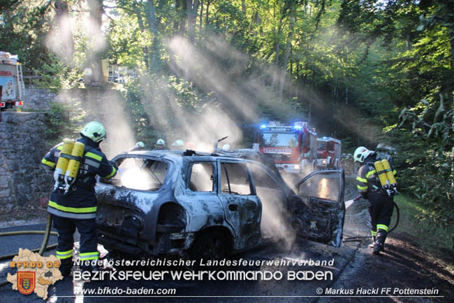 20200826 Fahrzeugbrand am Hals bei der Bezirksgrenze Foto: © ASB ÖA Markus Hackl FF Pottenstein 20200826 Fahrzeugbrand am Hals bei der Bezirksgrenze Foto: © ASB ÖA Markus Hackl FF Pottenstein