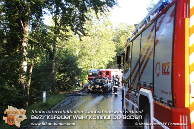 20200826 Fahrzeugbrand am Hals bei der Bezirksgrenze Foto: © ASB ÖA Markus Hackl FF Pottenstein 20200826 Fahrzeugbrand am Hals bei der Bezirksgrenze Foto: © ASB ÖA Markus Hackl FF Pottenstein