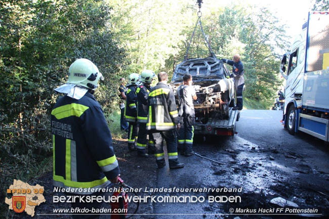 20200826 Fahrzeugbrand am Hals bei der Bezirksgrenze Foto: © ASB ÖA Markus Hackl FF Pottenstein 20200826 Fahrzeugbrand am Hals bei der Bezirksgrenze Foto: © ASB ÖA Markus Hackl FF Pottenstein