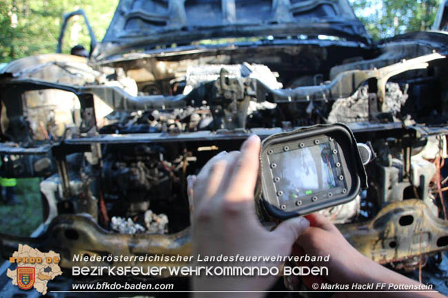 20200826 Fahrzeugbrand am Hals bei der Bezirksgrenze Foto: © ASB ÖA Markus Hackl FF Pottenstein 20200826 Fahrzeugbrand am Hals bei der Bezirksgrenze Foto: © ASB ÖA Markus Hackl FF Pottenstein