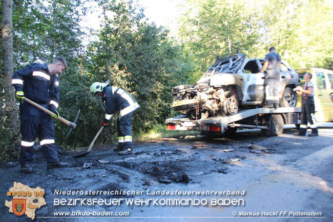 20200826 Fahrzeugbrand am Hals bei der Bezirksgrenze  Foto: © ASB ÖA Markus Hackl FF Pottenstein
