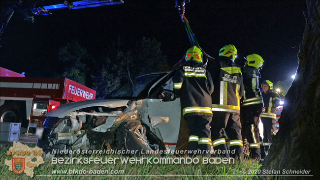 20200904 Verkehrsunfall auf der B210 im Freilandgebiet von Tribuswinkel  Foto: © Stefan Schneider