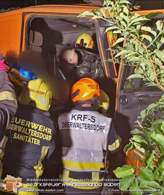 20200906 Vierachs-Lkw Kehrmaschine verunfallt auf der L157 bei Tattendorf   Foto: © FF Oberwaltersdorf