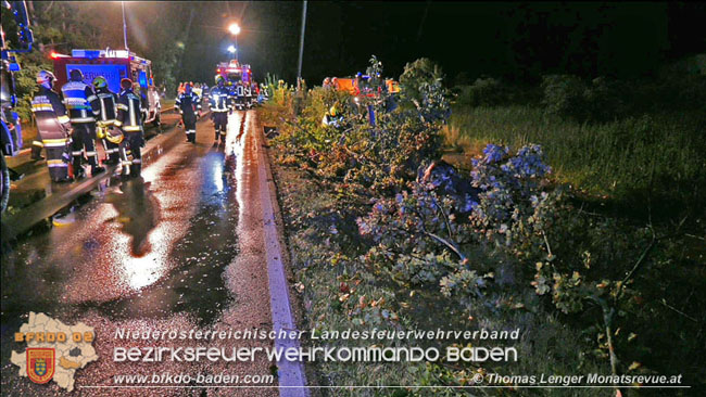 20200906 Vierachs-Lkw Kehrmaschine verunfallt auf der L157 bei Tattendorf   Foto: © Thomas Lenger Monatsrevue.at