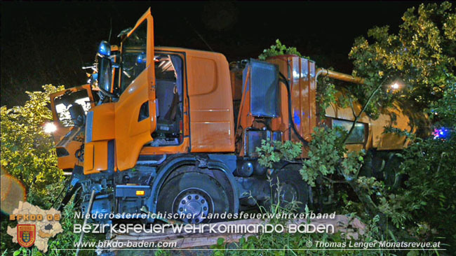 20200906 Vierachs-Lkw Kehrmaschine verunfallt auf der L157 bei Tattendorf   Foto: © Thomas Lenger Monatsrevue.at