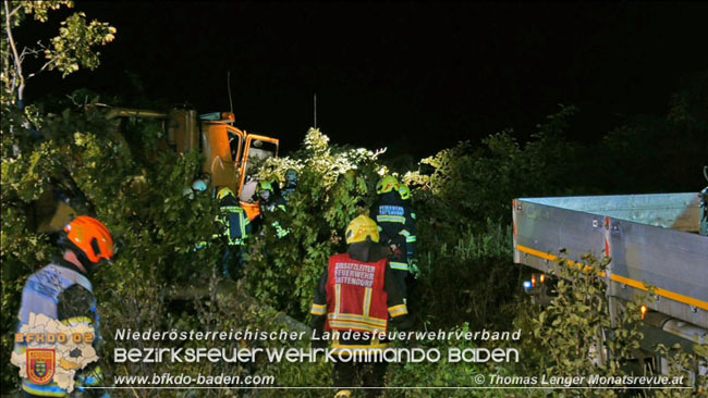 20200906 Vierachs-Lkw Kehrmaschine verunfallt auf der L157 bei Tattendorf   Foto: © Thomas Lenger Monatsrevue.at