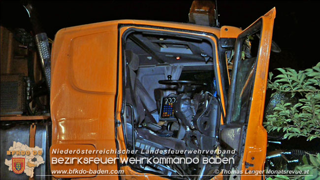 20200906 Vierachs-Lkw Kehrmaschine verunfallt auf der L157 bei Tattendorf   Foto: © Thomas Lenger Monatsrevue.at