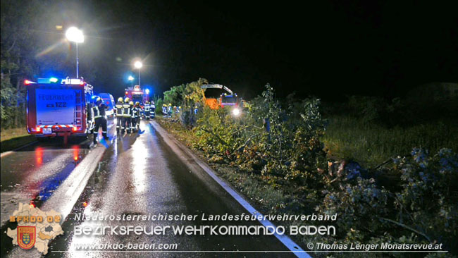 20200906 Vierachs-Lkw Kehrmaschine verunfallt auf der L157 bei Tattendorf   Foto: © Thomas Lenger Monatsrevue.at