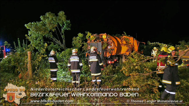 20200906 Vierachs-Lkw Kehrmaschine verunfallt auf der L157 bei Tattendorf   Foto: © Thomas Lenger Monatsrevue.at