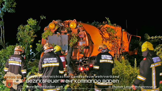 20200906 Vierachs-Lkw Kehrmaschine verunfallt auf der L157 bei Tattendorf   Foto: © Thomas Lenger Monatsrevue.at