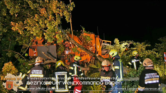 20200906 Vierachs-Lkw Kehrmaschine verunfallt auf der L157 bei Tattendorf   Foto: © Thomas Lenger Monatsrevue.at