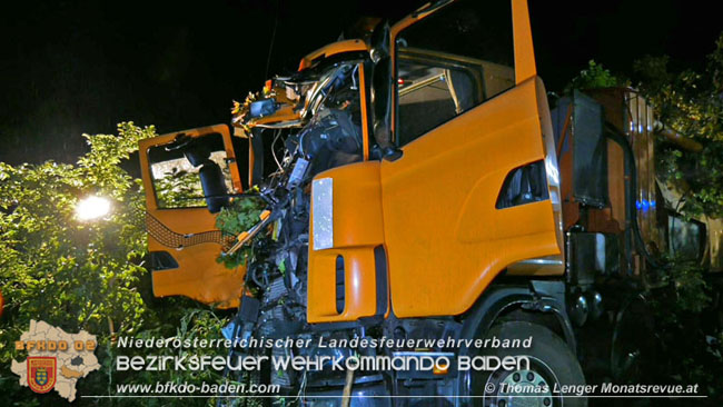 20200906 Vierachs-Lkw Kehrmaschine verunfallt auf der L157 bei Tattendorf   Foto: © Thomas Lenger Monatsrevue.at