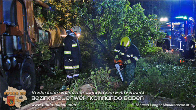 20200906 Vierachs-Lkw Kehrmaschine verunfallt auf der L157 bei Tattendorf   Foto: © Thomas Lenger Monatsrevue.at