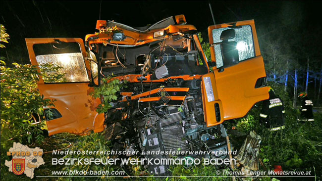 20200906 Vierachs-Lkw Kehrmaschine verunfallt auf der L157 bei Tattendorf   Foto: © Thomas Lenger Monatsrevue.at