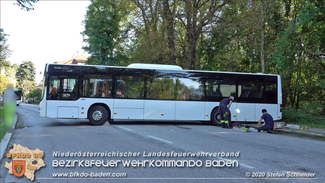 20200914 Bergung eines Linienbuses im Badener Ortsteil Weikersdof Foto: © Stefan Schneider 20200914 Bergung eines Linienbuses im Badener Ortsteil Weikersdof Foto: © Stefan Schneider