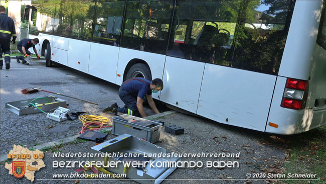 20200914 Bergung eines Linienbuses im Badener Ortsteil Weikersdof Foto: © Stefan Schneider 20200914 Bergung eines Linienbuses im Badener Ortsteil Weikersdof Foto: © Stefan Schneider