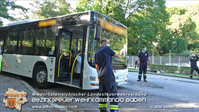 20200914 Bergung eines Linienbuses im Badener Ortsteil Weikersdof Foto: © Stefan Schneider 20200914 Bergung eines Linienbuses im Badener Ortsteil Weikersdof Foto: © Stefan Schneider