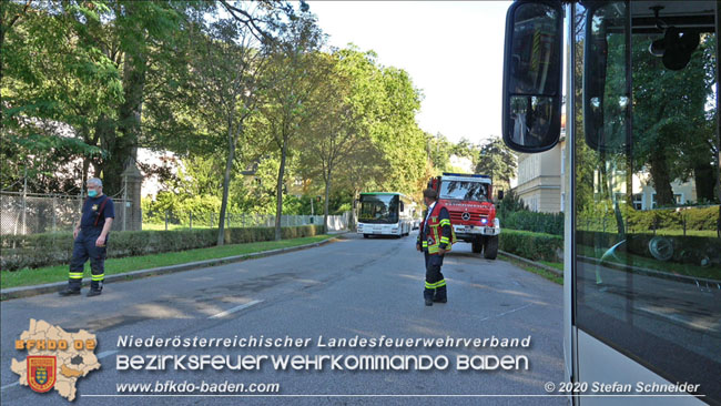 20200914 Bergung eines Linienbuses im Badener Ortsteil Weikersdof Foto: © Stefan Schneider 20200914 Bergung eines Linienbuses im Badener Ortsteil Weikersdof Foto: © Stefan Schneider