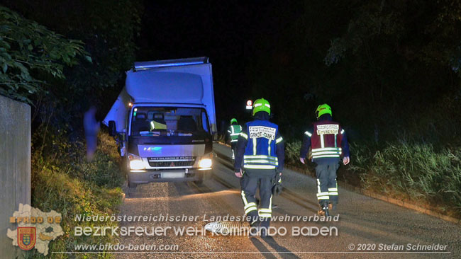 20200918 Kleintransporter prallt gegen Unterführung in der Einöde Pfaffstätten Foto: © Stefan Schneider 20200918 Kleintransporter prallt gegen Unterführung in der Einöde Pfaffstätten Foto: © Stefan Schneider