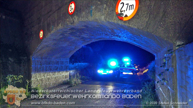 20200918 Kleintransporter prallt gegen Unterführung in der Einöde Pfaffstätten Foto: © Stefan Schneider 20200918 Kleintransporter prallt gegen Unterführung in der Einöde Pfaffstätten Foto: © Stefan Schneider