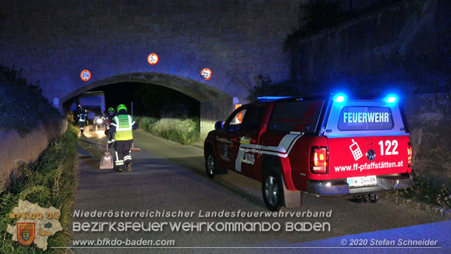 20200918 Kleintransporter prallt gegen Unterführung in der Einöde Pfaffstätten  Foto: © Stefan Schneider