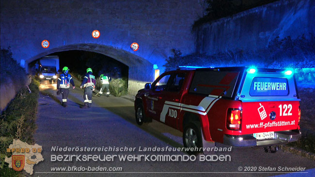 20200918 Kleintransporter prallt gegen Unterführung in der Einöde Pfaffstätten Foto: © Stefan Schneider 20200918 Kleintransporter prallt gegen Unterführung in der Einöde Pfaffstätten Foto: © Stefan Schneider