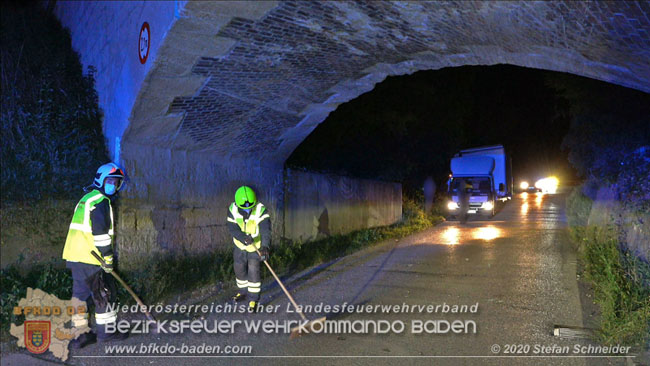 20200918 Kleintransporter prallt gegen Unterführung in der Einöde Pfaffstätten Foto: © Stefan Schneider 20200918 Kleintransporter prallt gegen Unterführung in der Einöde Pfaffstätten Foto: © Stefan Schneider