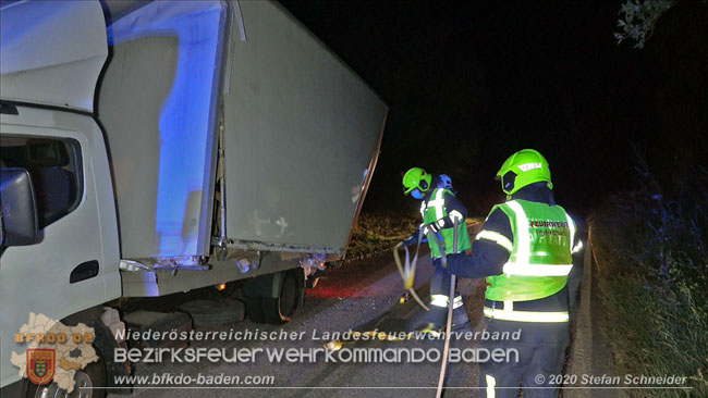 20200918 Kleintransporter prallt gegen Unterführung in der Einöde Pfaffstätten Foto: © Stefan Schneider 20200918 Kleintransporter prallt gegen Unterführung in der Einöde Pfaffstätten Foto: © Stefan Schneider