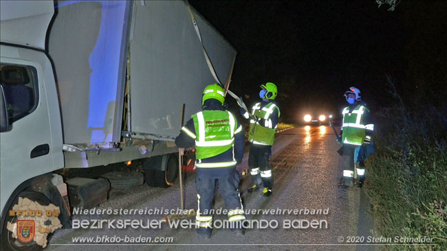 20200918 Kleintransporter prallt gegen Unterführung in der Einöde Pfaffstätten Foto: © Stefan Schneider 20200918 Kleintransporter prallt gegen Unterführung in der Einöde Pfaffstätten Foto: © Stefan Schneider