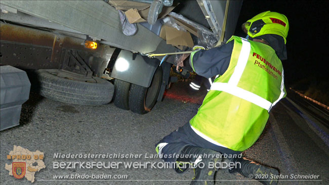 20200918 Kleintransporter prallt gegen Unterführung in der Einöde Pfaffstätten Foto: © Stefan Schneider 20200918 Kleintransporter prallt gegen Unterführung in der Einöde Pfaffstätten Foto: © Stefan Schneider