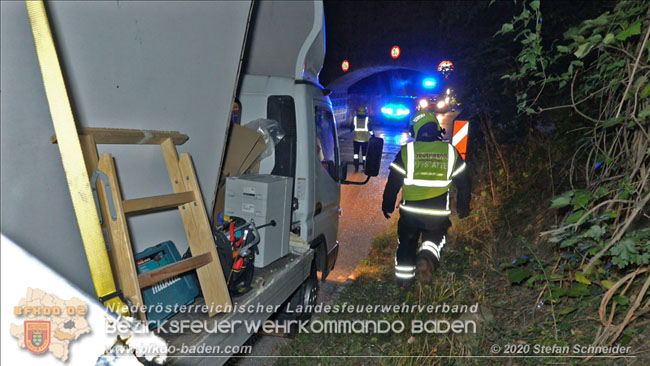 20200918 Kleintransporter prallt gegen Unterführung in der Einöde Pfaffstätten Foto: © Stefan Schneider 20200918 Kleintransporter prallt gegen Unterführung in der Einöde Pfaffstätten Foto: © Stefan Schneider