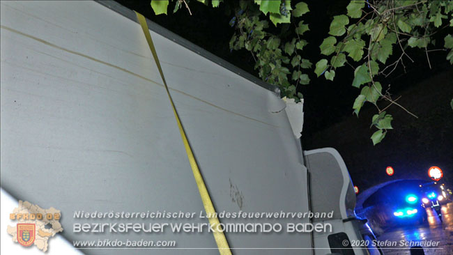 20200918 Kleintransporter prallt gegen Unterführung in der Einöde Pfaffstätten Foto: © Stefan Schneider 20200918 Kleintransporter prallt gegen Unterführung in der Einöde Pfaffstätten Foto: © Stefan Schneider