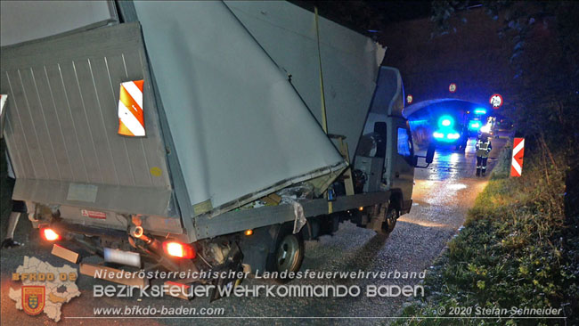20200918 Kleintransporter prallt gegen Unterführung in der Einöde Pfaffstätten Foto: © Stefan Schneider 20200918 Kleintransporter prallt gegen Unterführung in der Einöde Pfaffstätten Foto: © Stefan Schneider
