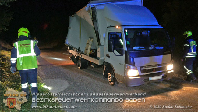 20200918 Kleintransporter prallt gegen Unterführung in der Einöde Pfaffstätten Foto: © Stefan Schneider 20200918 Kleintransporter prallt gegen Unterführung in der Einöde Pfaffstätten Foto: © Stefan Schneider