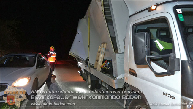 20200918 Kleintransporter prallt gegen Unterführung in der Einöde Pfaffstätten Foto: © Stefan Schneider 20200918 Kleintransporter prallt gegen Unterführung in der Einöde Pfaffstätten Foto: © Stefan Schneider
