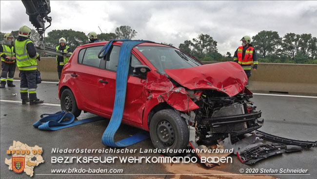 20200928 Verkehrsunfall auf der A2 Höhe Traiskirchen Fotos: © Stefan Schneider BFK Baden 20200928 Verkehrsunfall auf der A2 Höhe Traiskirchen Fotos: © Stefan Schneider BFK Baden