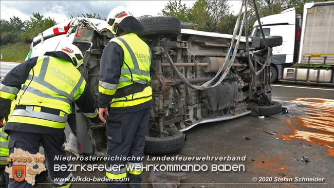 20200928 Verkehrsunfall auf der A2 Höhe Traiskirchen Fotos: © Stefan Schneider BFK Baden 20200928 Verkehrsunfall auf der A2 Höhe Traiskirchen Fotos: © Stefan Schneider BFK Baden