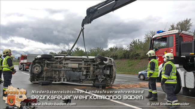 20200928 Verkehrsunfall auf der A2 Höhe Traiskirchen Fotos: © Stefan Schneider BFK Baden 20200928 Verkehrsunfall auf der A2 Höhe Traiskirchen Fotos: © Stefan Schneider BFK Baden