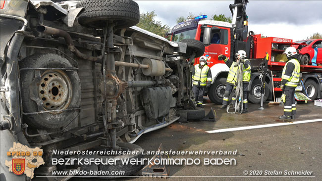20200928 Verkehrsunfall auf der A2 Höhe Traiskirchen Fotos: © Stefan Schneider BFK Baden 20200928 Verkehrsunfall auf der A2 Höhe Traiskirchen Fotos: © Stefan Schneider BFK Baden
