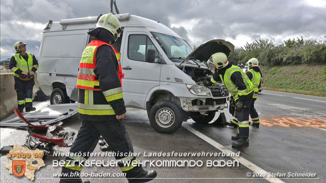20200928 Verkehrsunfall auf der A2 Höhe Traiskirchen Fotos: © Stefan Schneider BFK Baden 20200928 Verkehrsunfall auf der A2 Höhe Traiskirchen Fotos: © Stefan Schneider BFK Baden