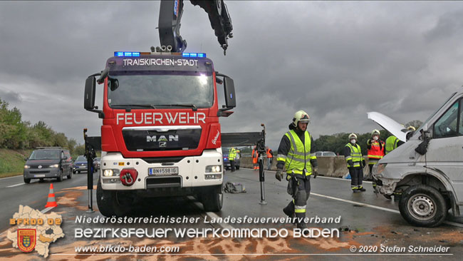 20200928 Verkehrsunfall auf der A2 Höhe Traiskirchen Fotos: © Stefan Schneider BFK Baden 20200928 Verkehrsunfall auf der A2 Höhe Traiskirchen Fotos: © Stefan Schneider BFK Baden