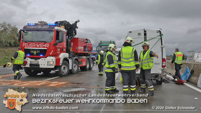 20200928 Verkehrsunfall auf der A2 Höhe Traiskirchen Fotos: © Stefan Schneider BFK Baden 20200928 Verkehrsunfall auf der A2 Höhe Traiskirchen Fotos: © Stefan Schneider BFK Baden